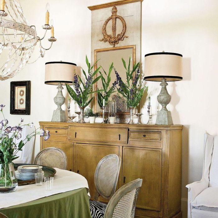 How to decorate a sideboard in dining room